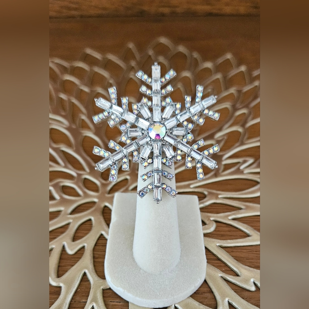 Snowflake Brooch Pin